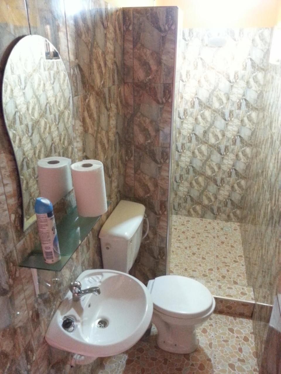 Golden Lilies Hotell Kokrobite Eksteriør bilde