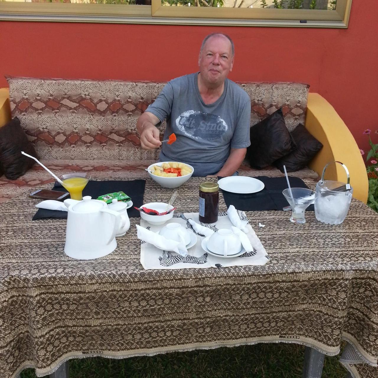 Golden Lilies Hotell Kokrobite Eksteriør bilde