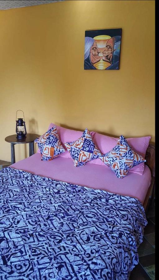Golden Lilies Hotell Kokrobite Eksteriør bilde